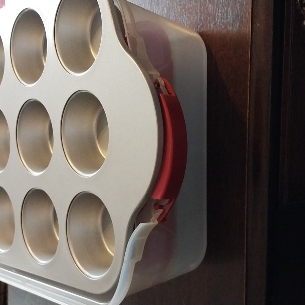 Bake & Take 24 Cup Cupcake Carrier - Purple and Red - Picture 3 of 4
